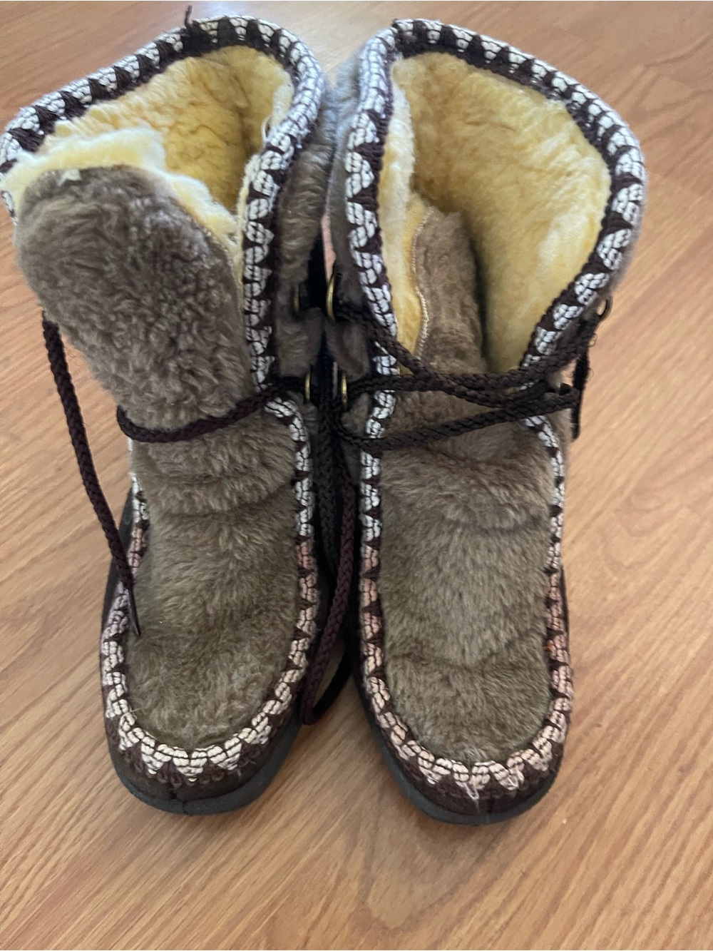 Vintage Women’s fur and wool snowland Winter Boots in Brown